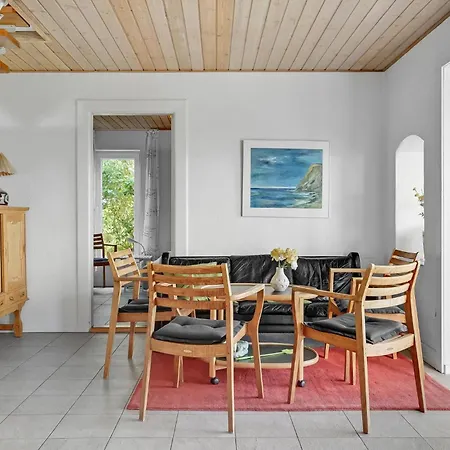 Beach Front Home In Grenaa With Sauna Prázdninový dům Grenå