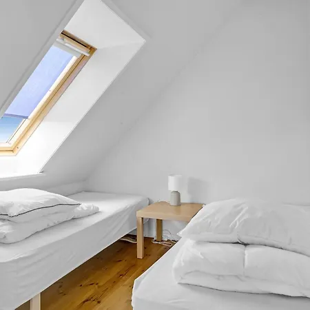 8 Bedroom Cozy In Grenaa *