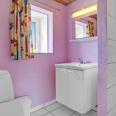 8 Bedroom Cozy In Grenaa