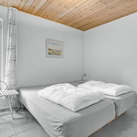 8 Bedroom Cozy In Grenaa