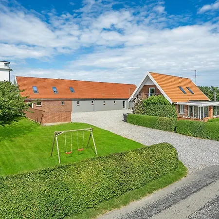 Beach Front Home In Grenaa With Sauna Prázdninový dům *